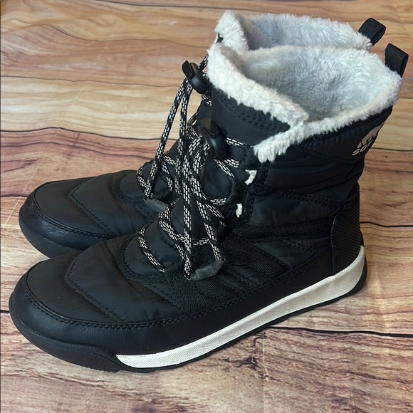 Sorel Black Winter Boots. In excellent pre owned condition. Women’s size 5. - Picture 1 of 9
